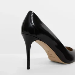 City Pump in Brushed Leather