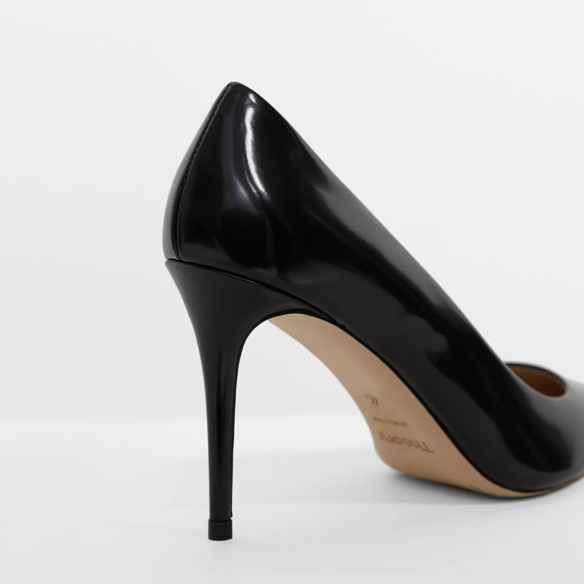 City Pump in Brushed Leather