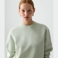 Cropped Crewneck Sweater in Light Bilen