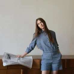 Cropped Shirt in Fluid Linen