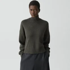 Cropped Turtleneck in Cashmere
