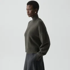 Cropped Turtleneck in Cashmere