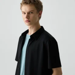 Irving Short-Sleeve Shirt in Structure Knit