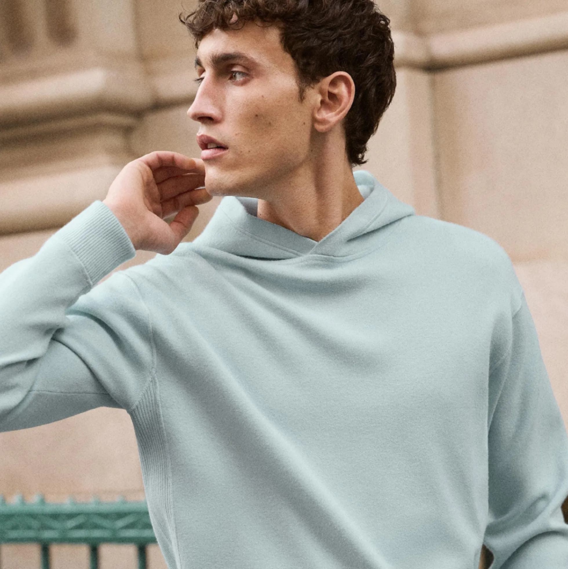 Relaxed Hoodie in Light Bilen
