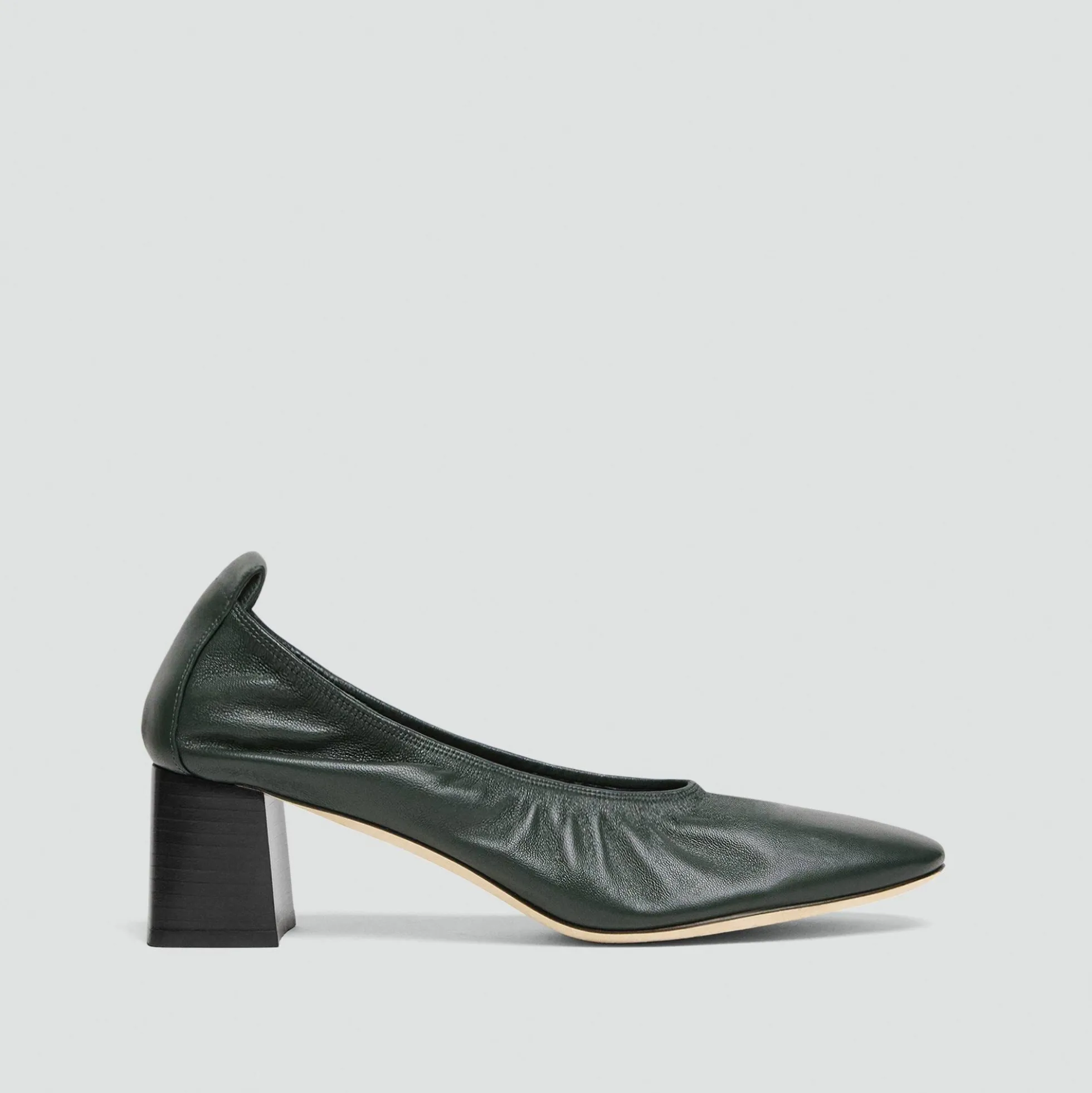 Ruched Pump in Smooth Leather
