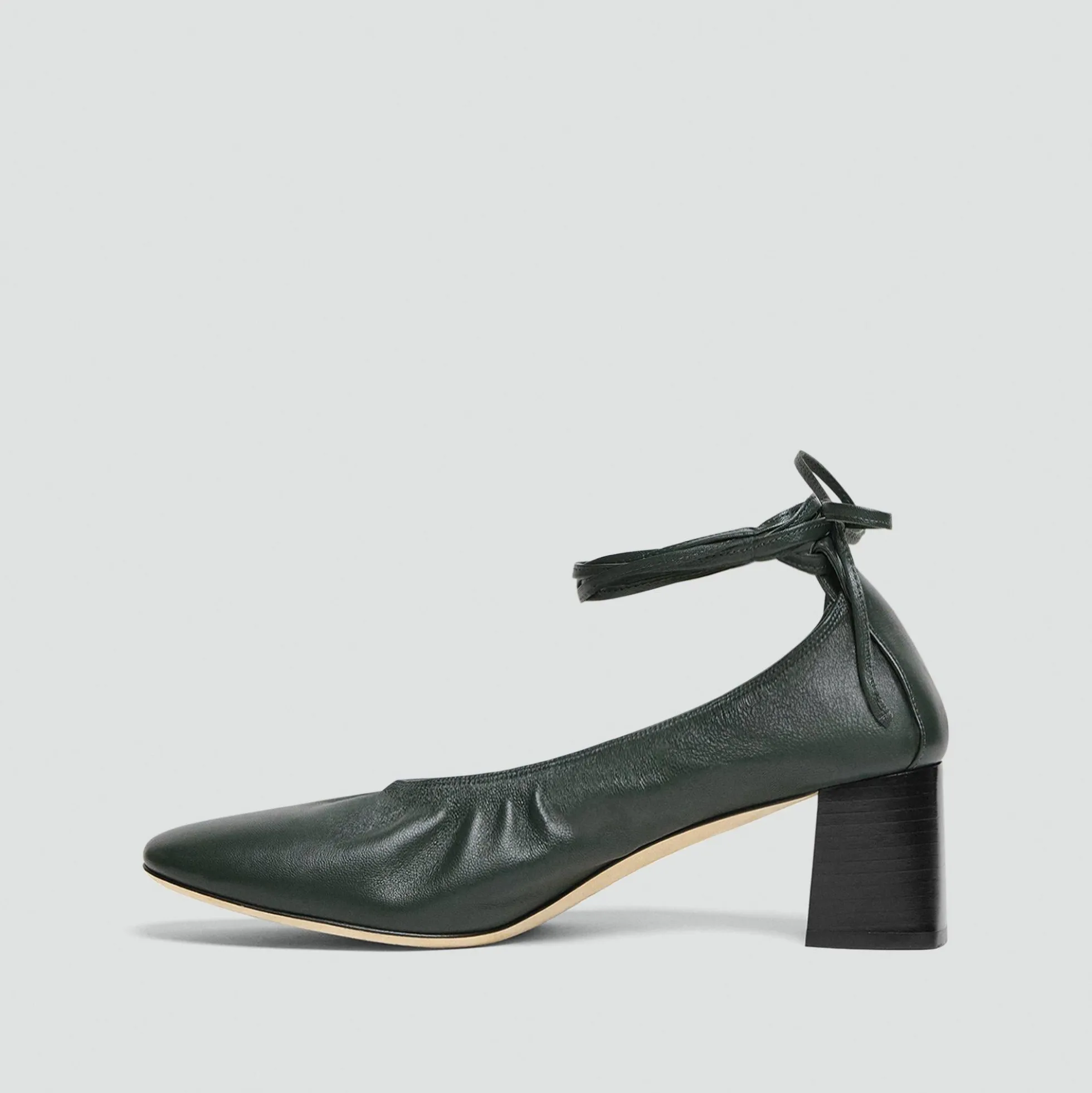 Ruched Pump in Smooth Leather
