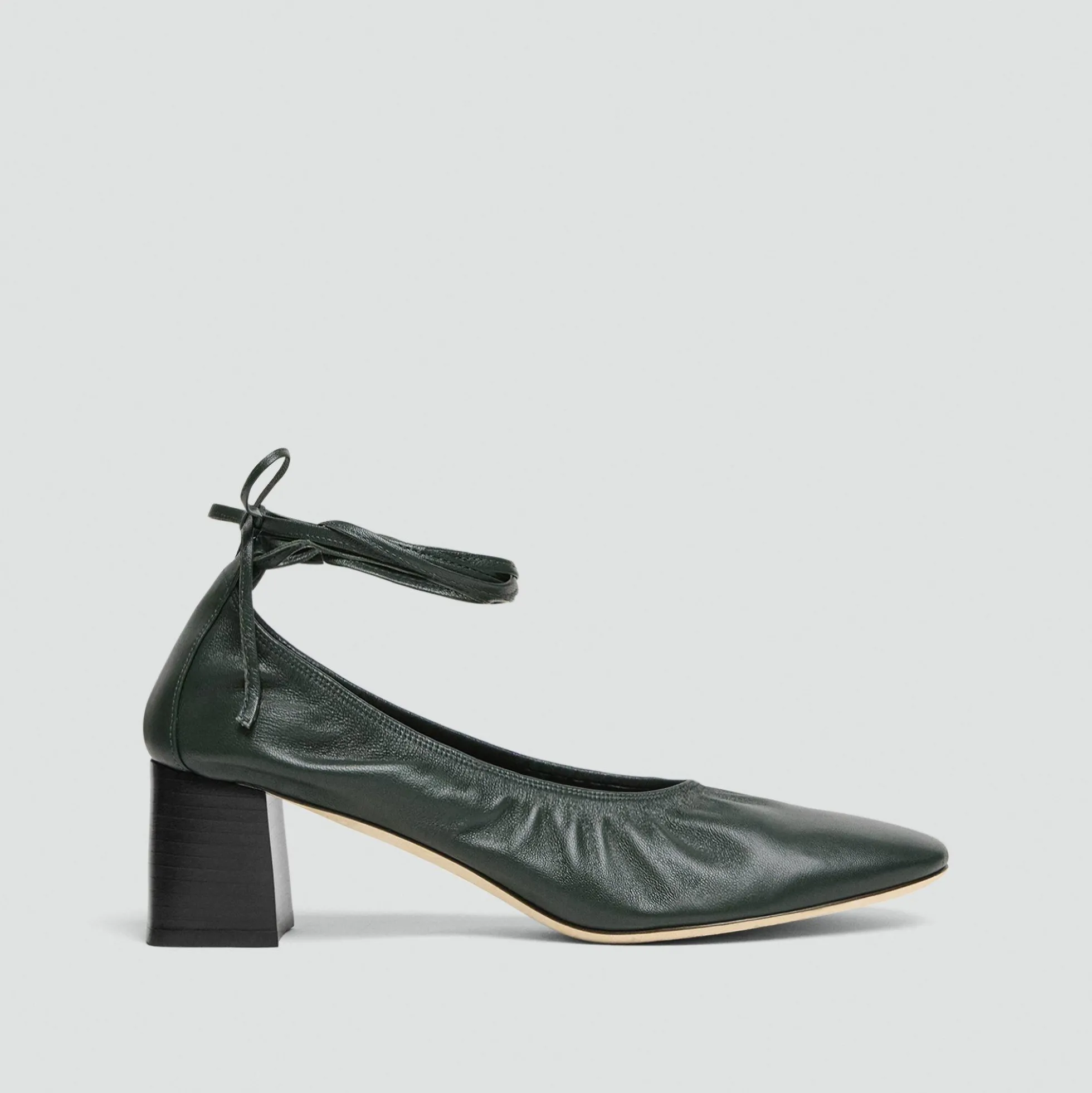 Ruched Pump in Smooth Leather