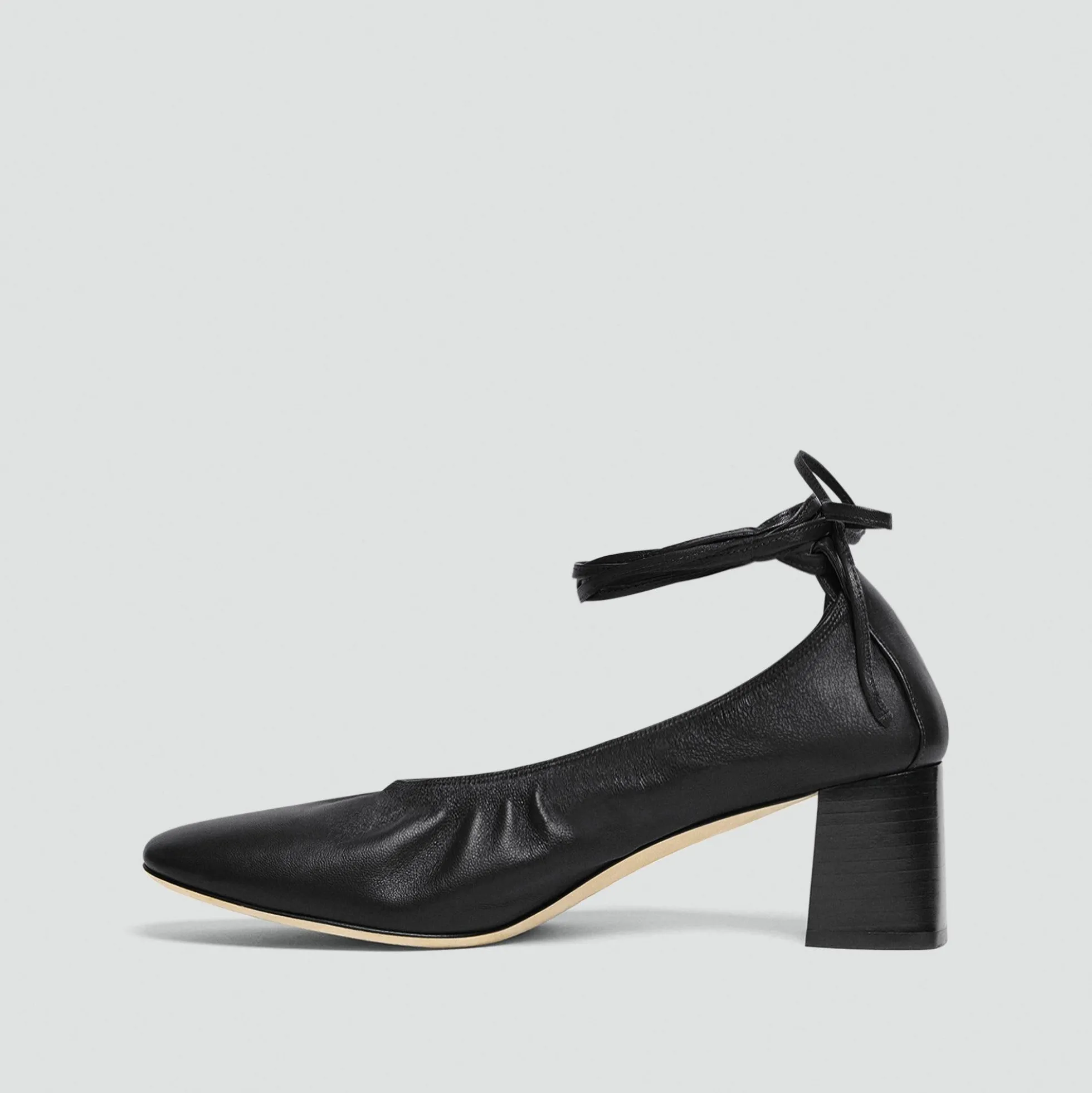 Ruched Pump in Smooth Leather