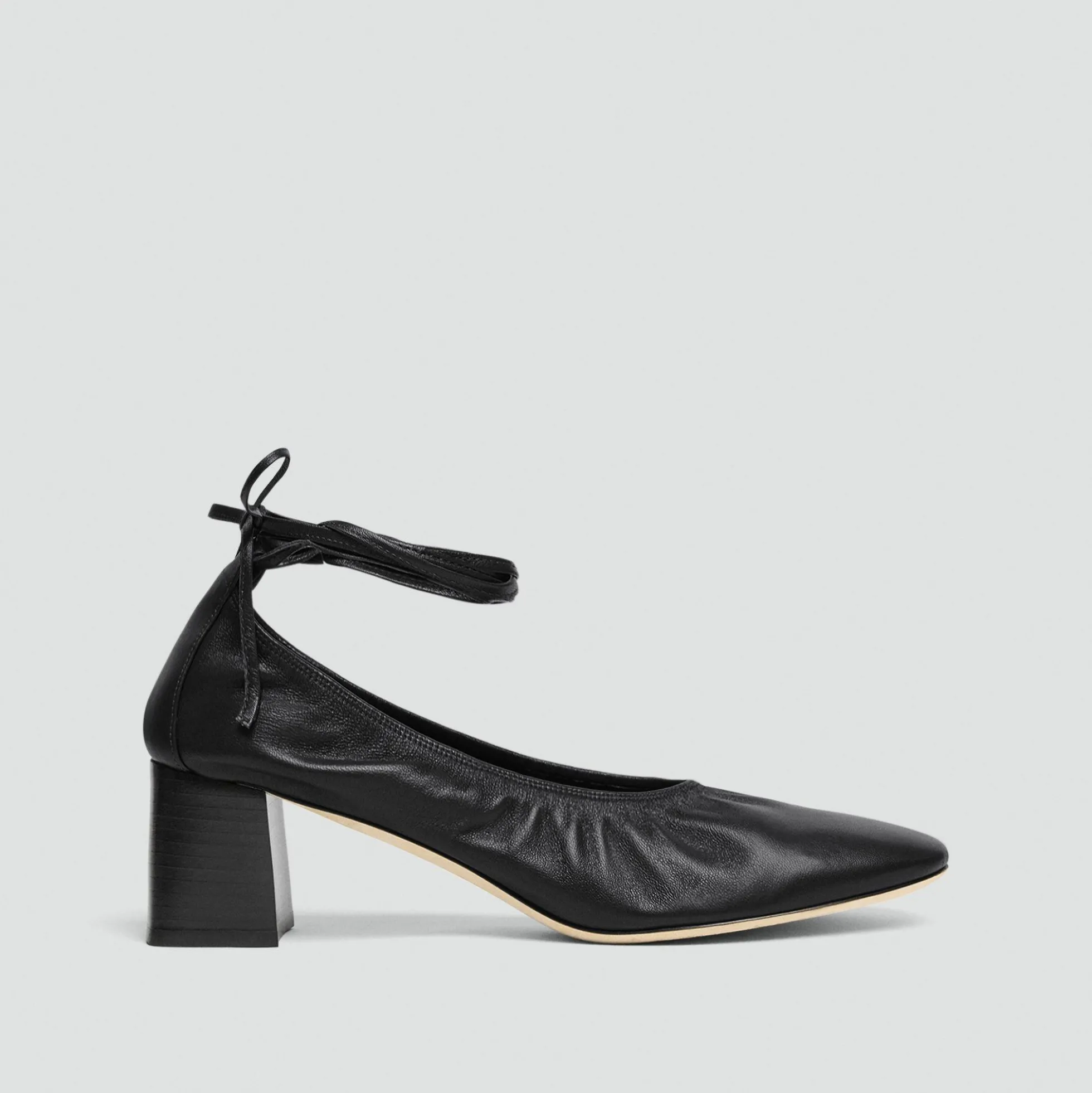 Ruched Pump in Smooth Leather