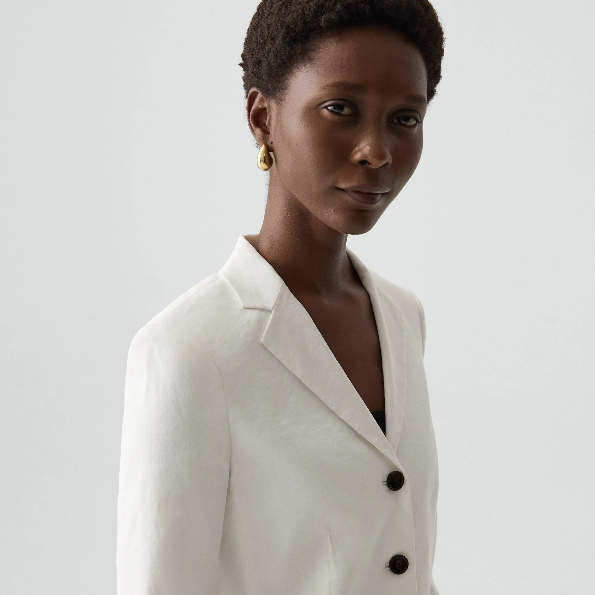 Shrunken Three-Button Blazer in Good Linen