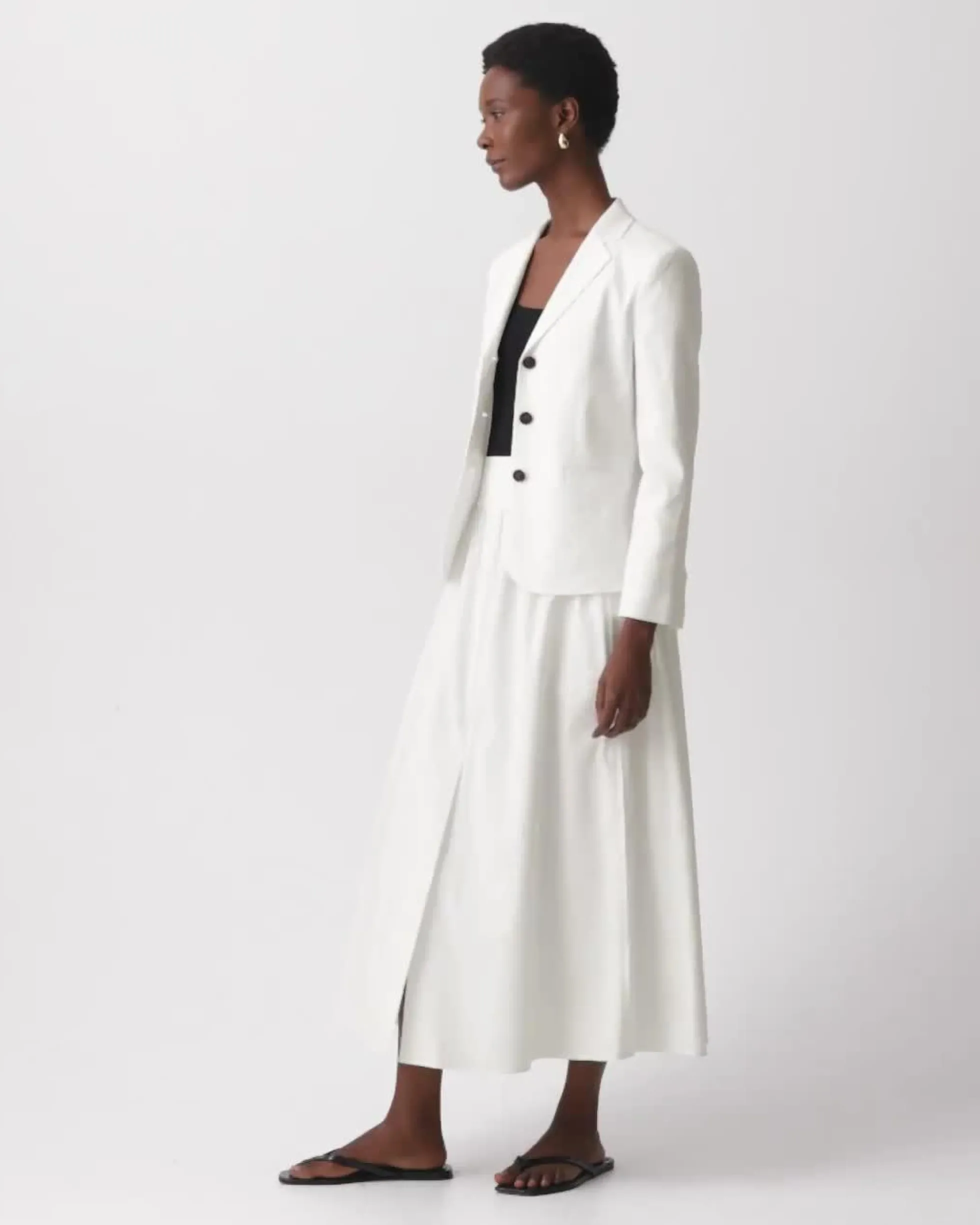 Shrunken Three-Button Blazer in Good Linen