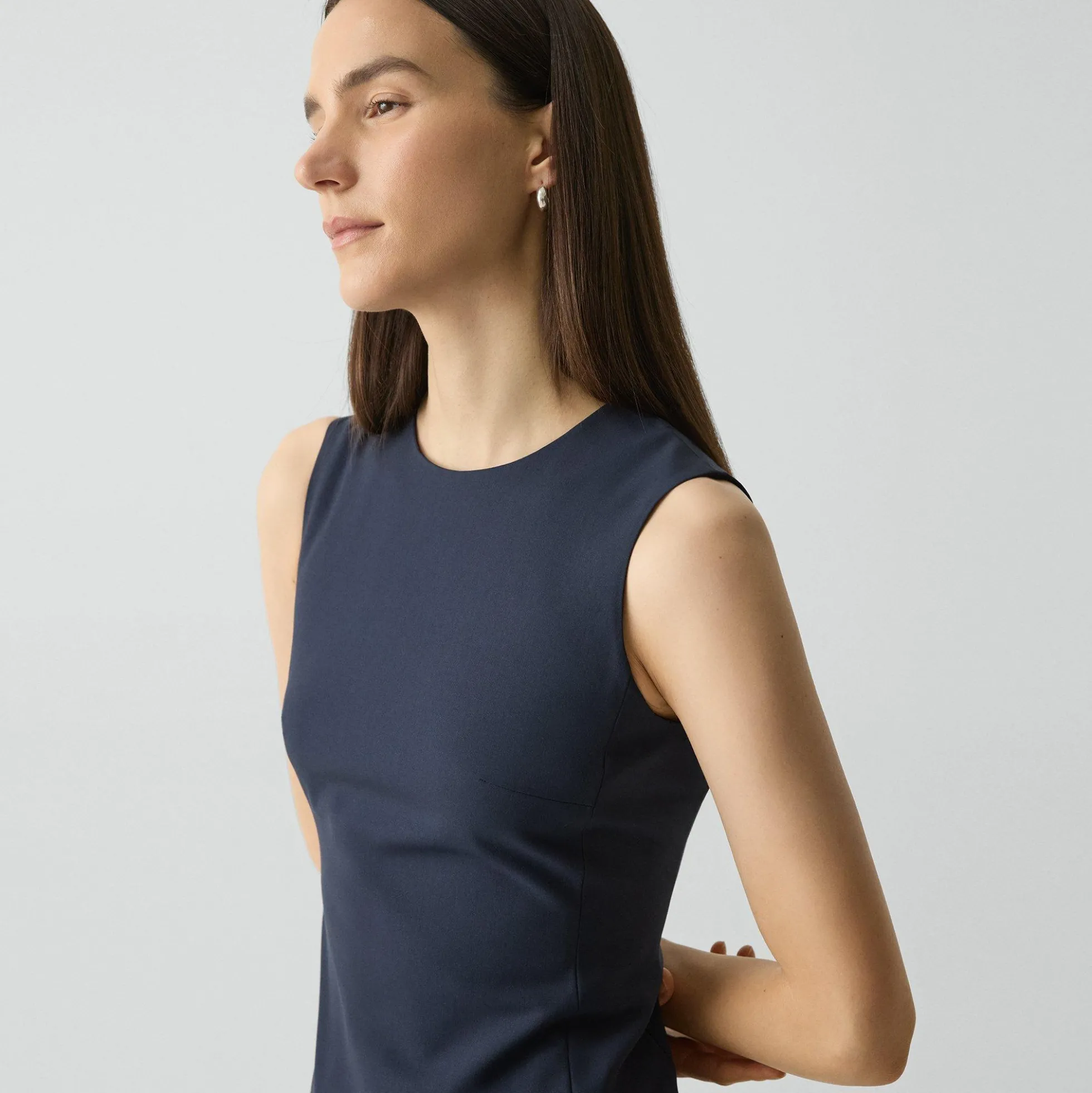 Sleeveless Fitted Dress in Good Wool