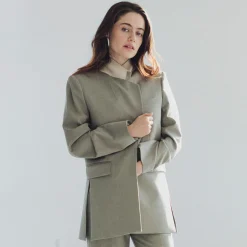Vented Blazer in Wool Gabardine