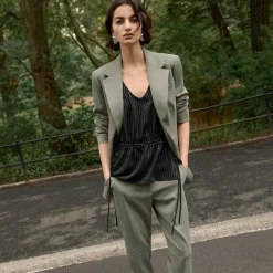 Vented Blazer in Wool Gabardine